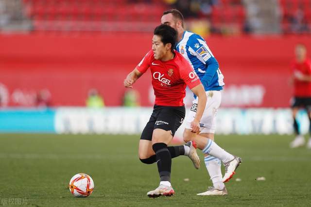 欧洲金靴实时榜单：莱万领跑 萨拉赫位列次席