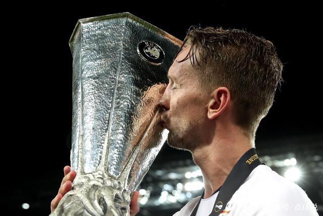 苏群建议重新启用王哲林：他打亚洲球队是一绝