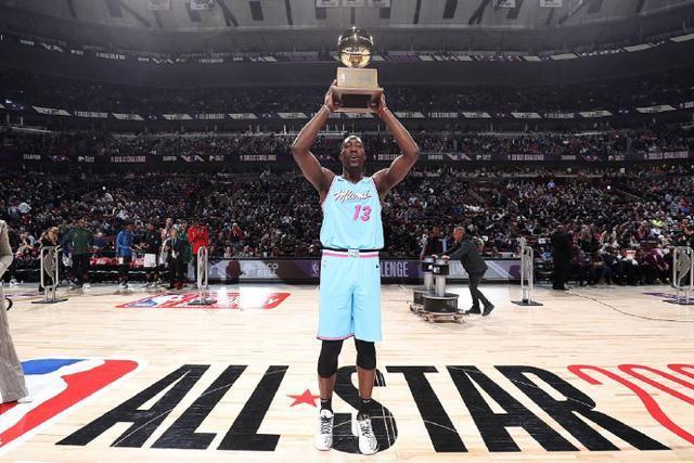 记者：本坦库尔因种族歧视孙兴慜 被英足总禁7场